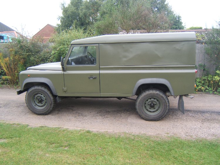 LANDROVER DEFENDER 300 TDI HARD TOP 3